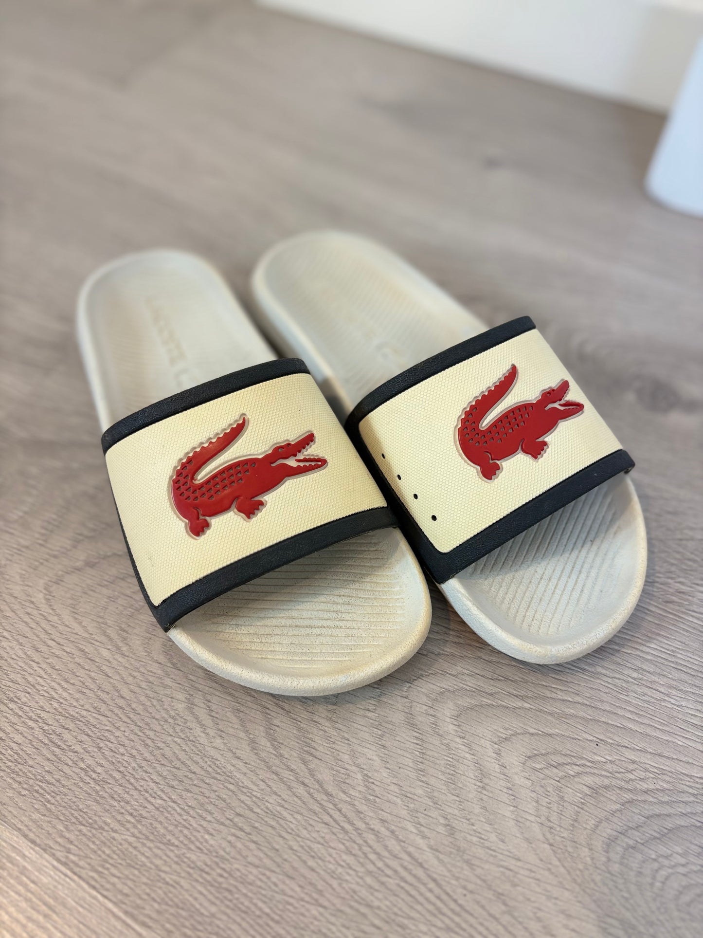 LACOSTE . Chanclas logo. T 38