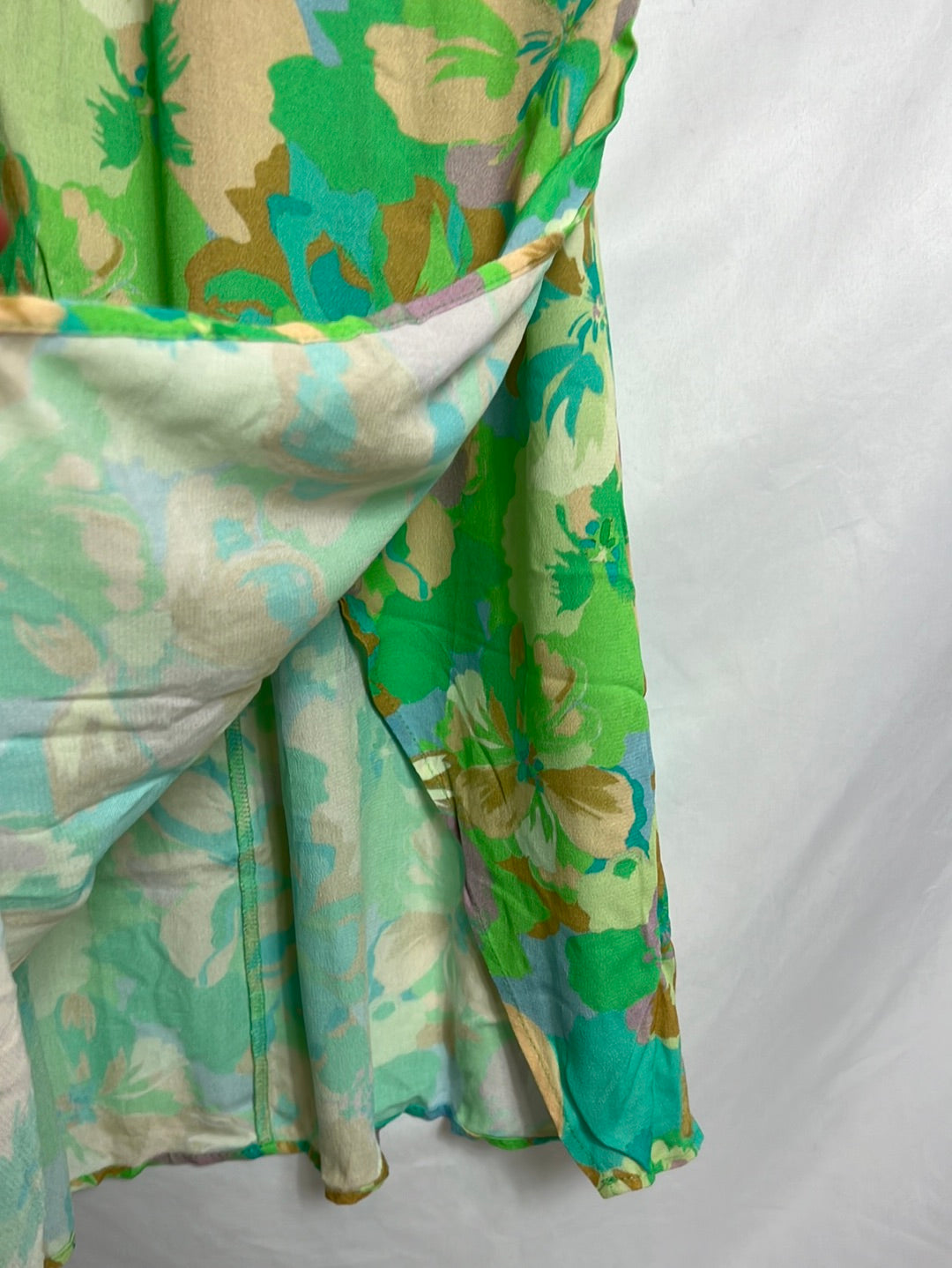 STRADIVARIUS. Vestido midi flores apertura. T M