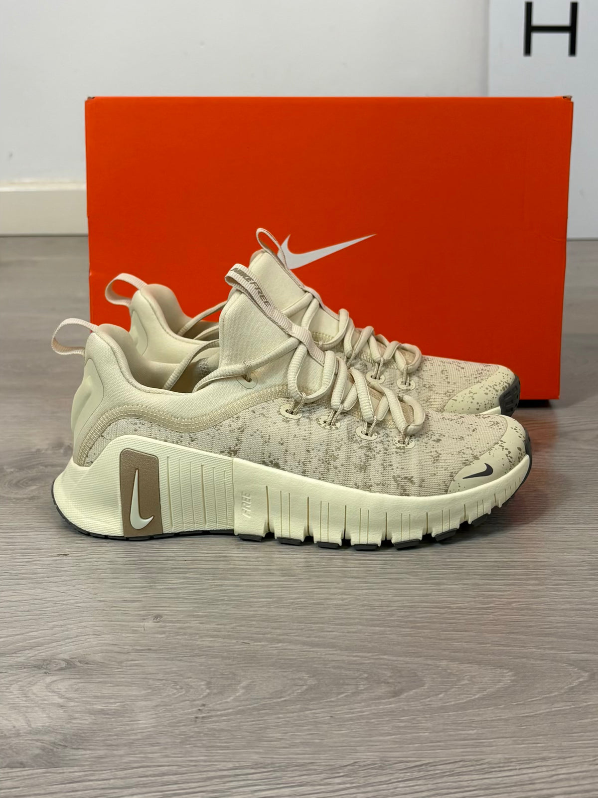 NIKE. Zapatillas depotivas en beige. T 38