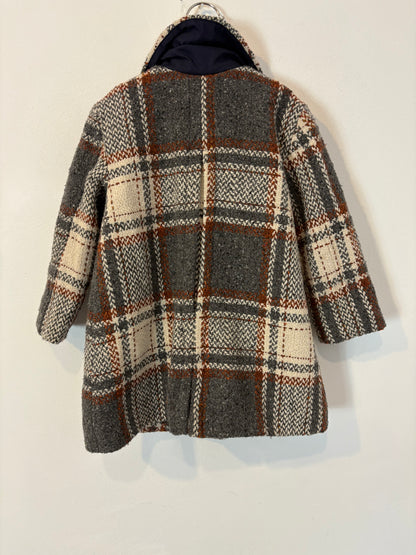 BONNET A POMPÓN . Abrigo cuadros con lana