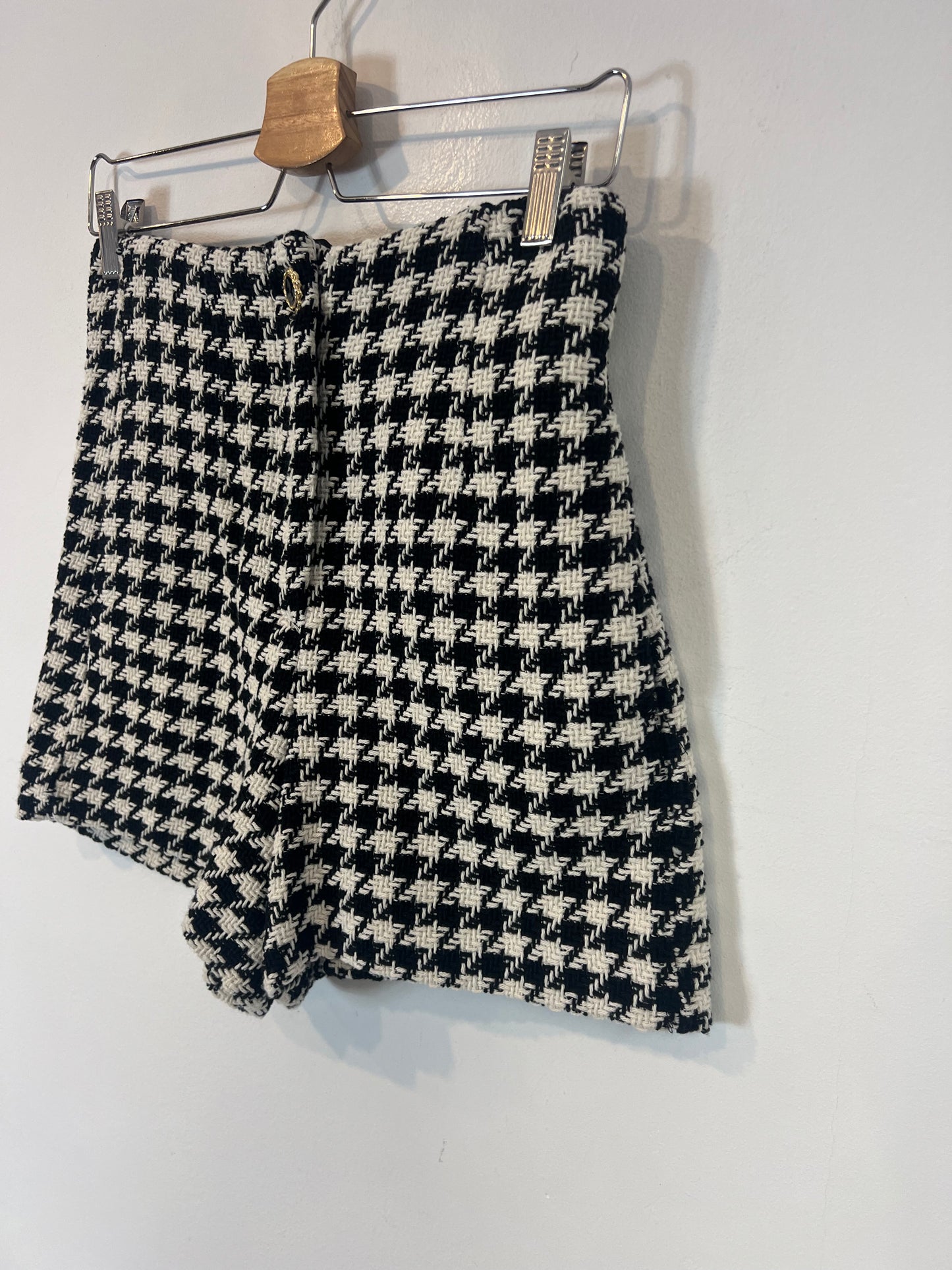 ZARA. Pantalón corto tweed pata de gallo. T S