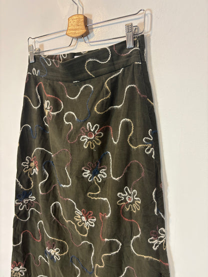 IPA BRAND. Falda midi verde bordados