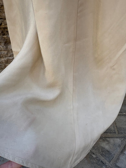 TBA. Vestido beige detalles