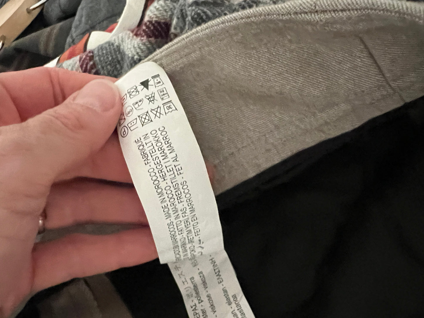 ZARA. Pantalón beige pinzas