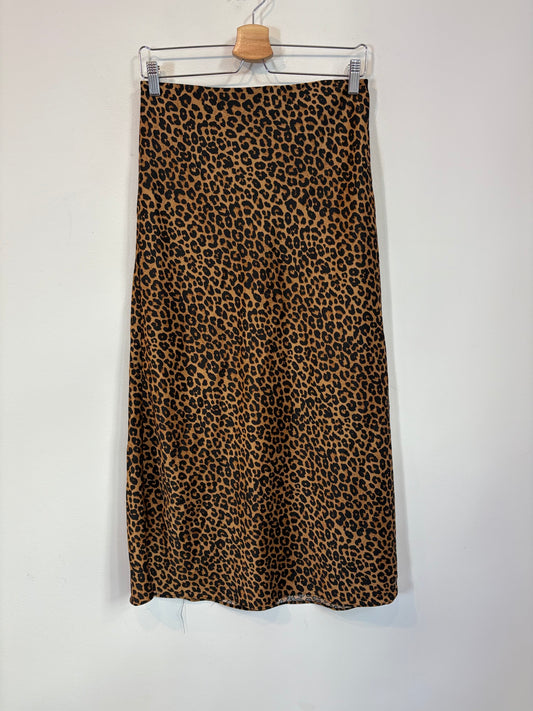 ZARA. Falda midi animal print