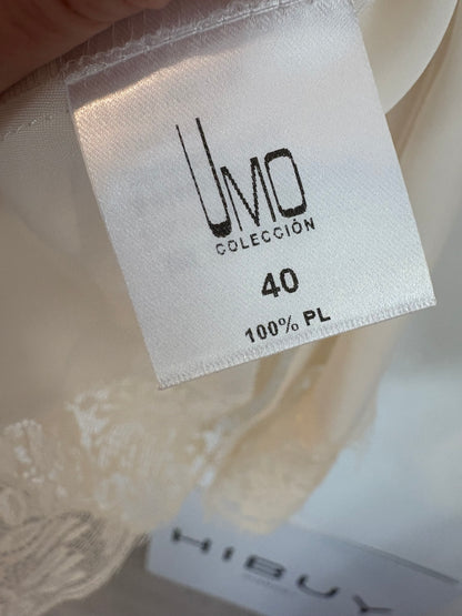 UMO COLLECTION. Top  encaje color crudo abertura