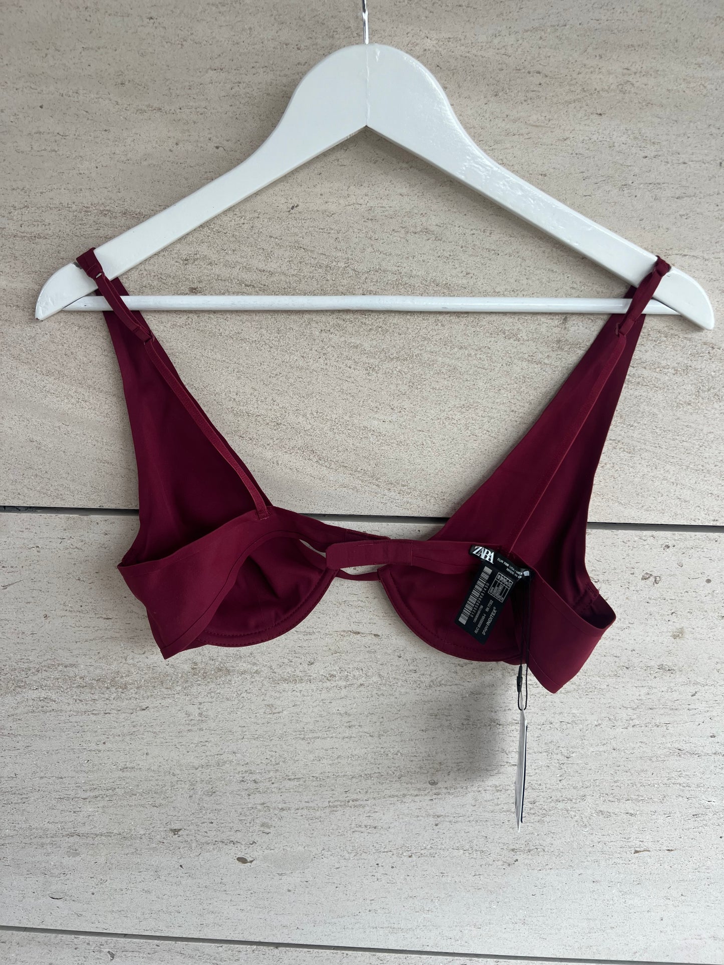 ZARA. Sujetador burdeos textura. T 90B