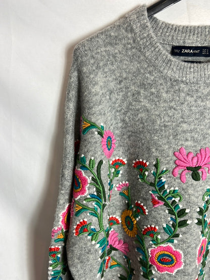 ZARA. Jersey gris bordados. T S