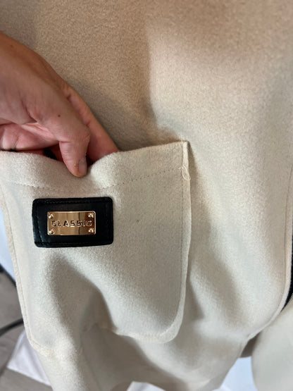 OTRAS. Abrigo fino paño beige detalles. T M/L