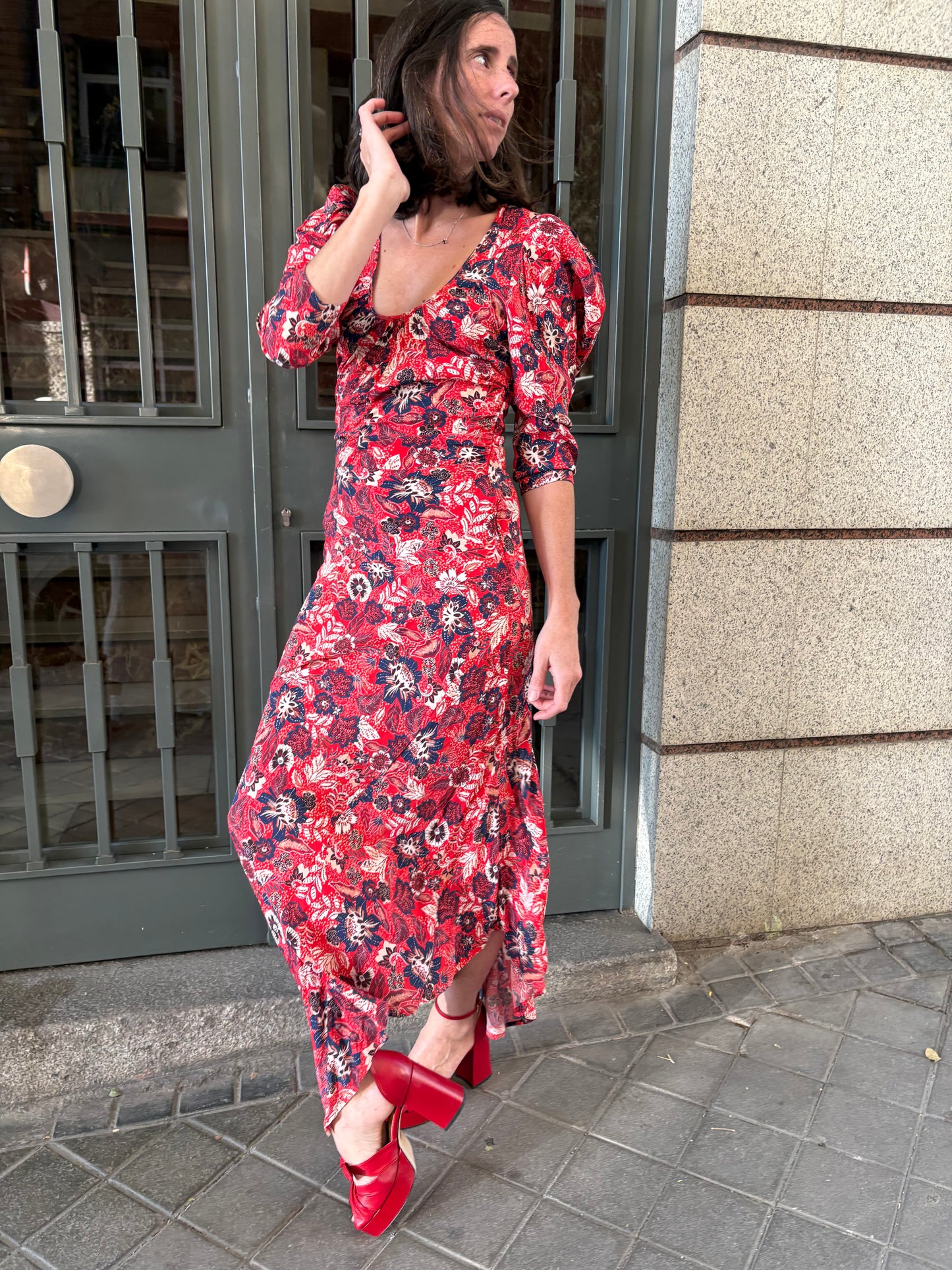 SOPHIE&LUCIE. Sandalia piel roja plataforma. T 38