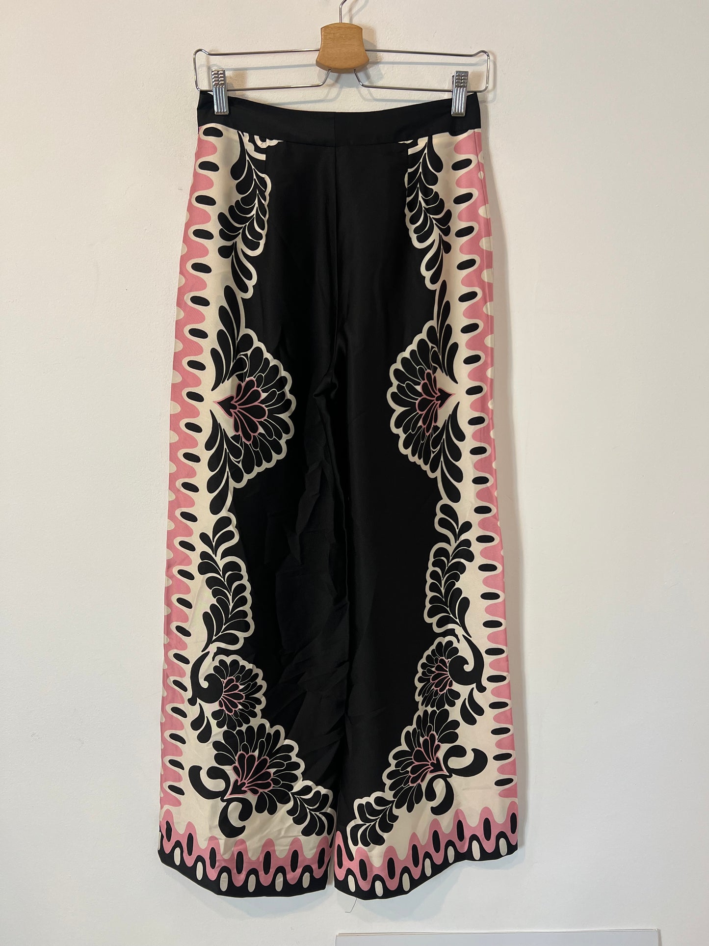 ZARA. Conjunto estampado flores T.xs