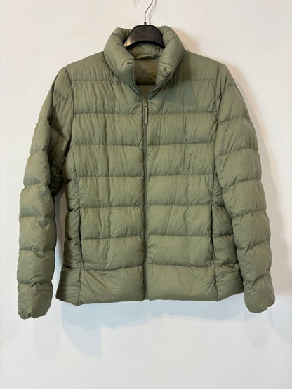 UNIQLO. Chaqueta verde claro ultraligera