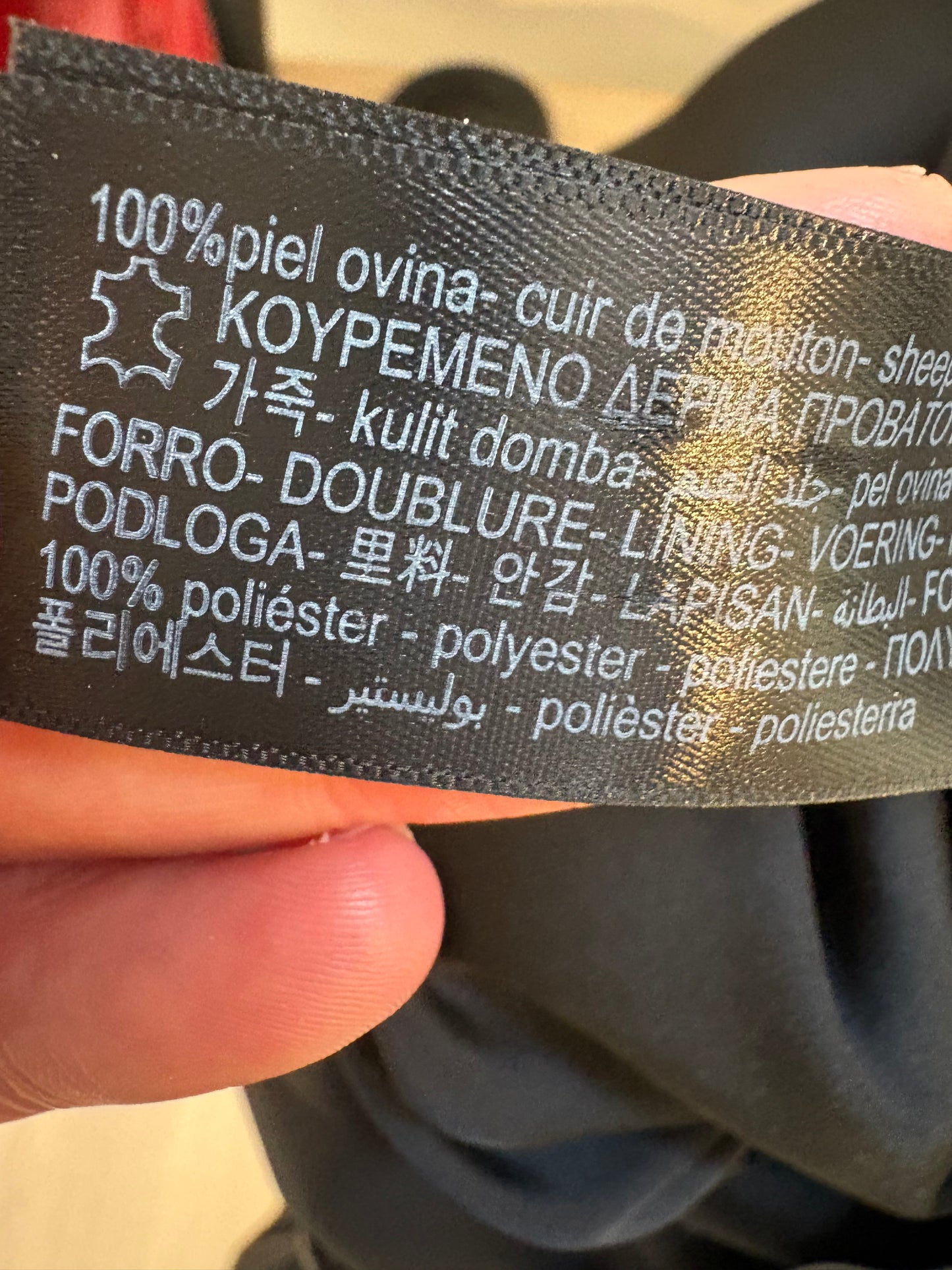 MASSIMO DUTTI. Pantalón cropped piel