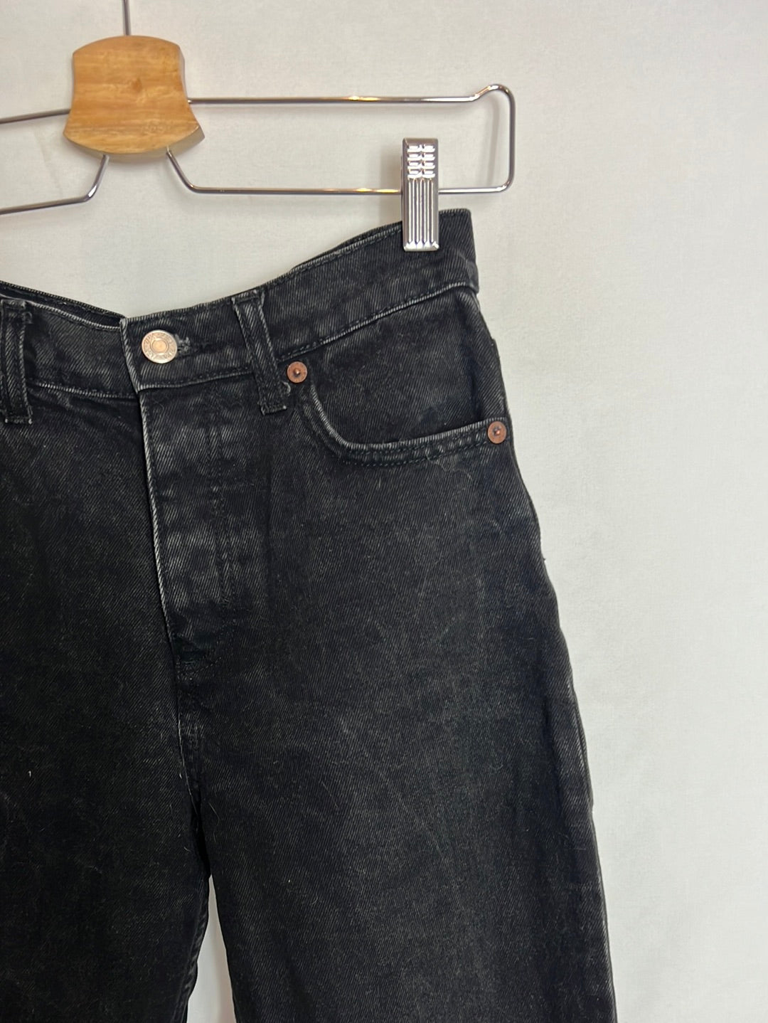 ZARA. Straight buttoned denim. T 34
