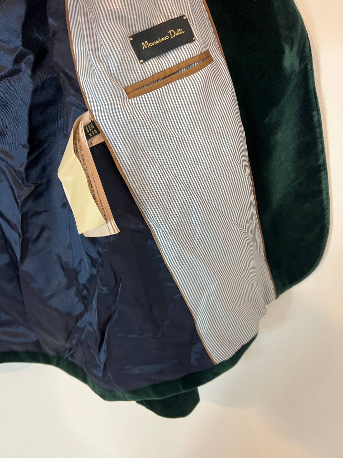 MASSIMO DUTTI. Green velvet blazer. Size 40