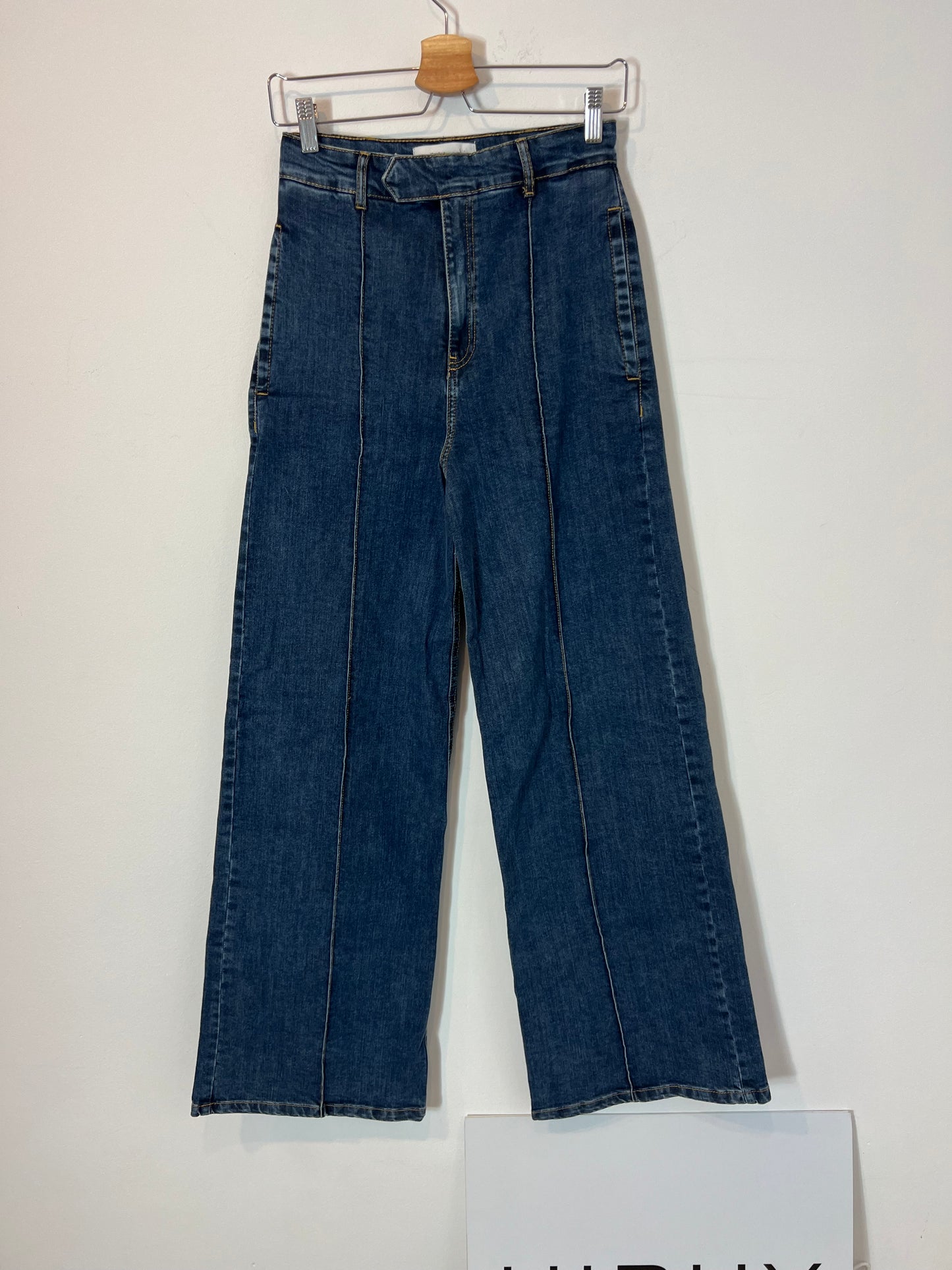 SCALPERS. Pantalón ancho denim T.36