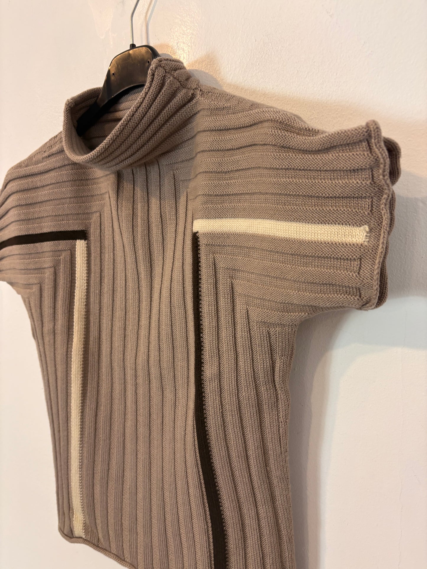 FENDISSIME. Top lana canalé