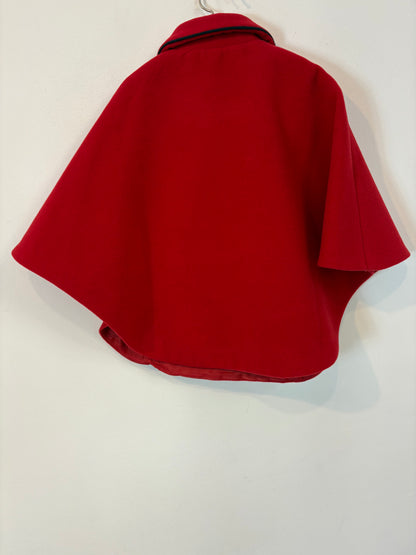 DOLCE PETIT. Capa roja botones. T 4 años