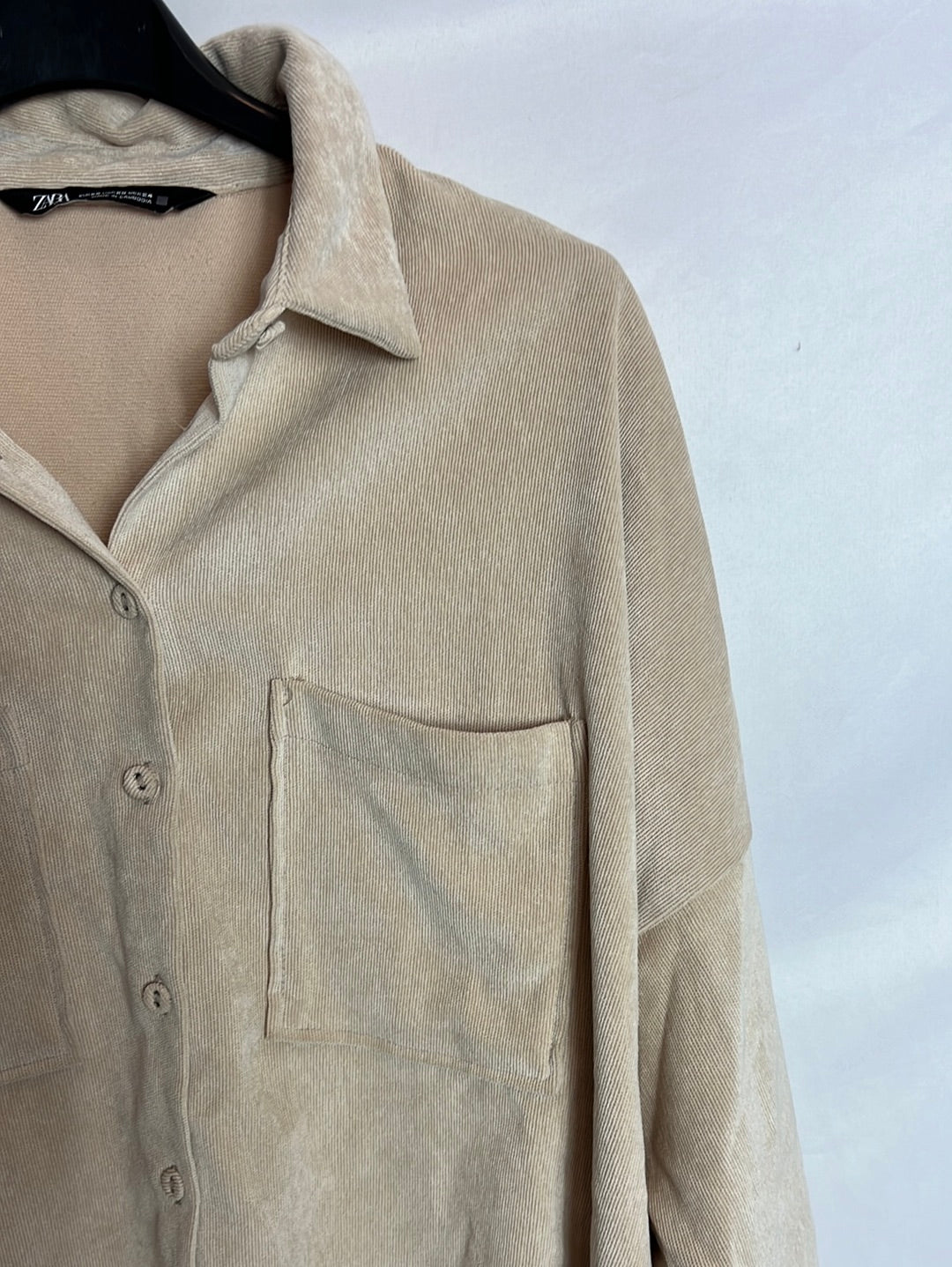 ZARA. Sobrecamisa beige textura T. XS