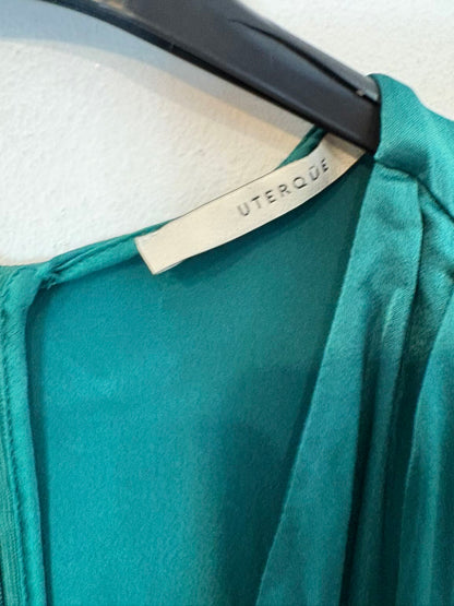 UTERQÜE. Vestido largo satinado escote pico