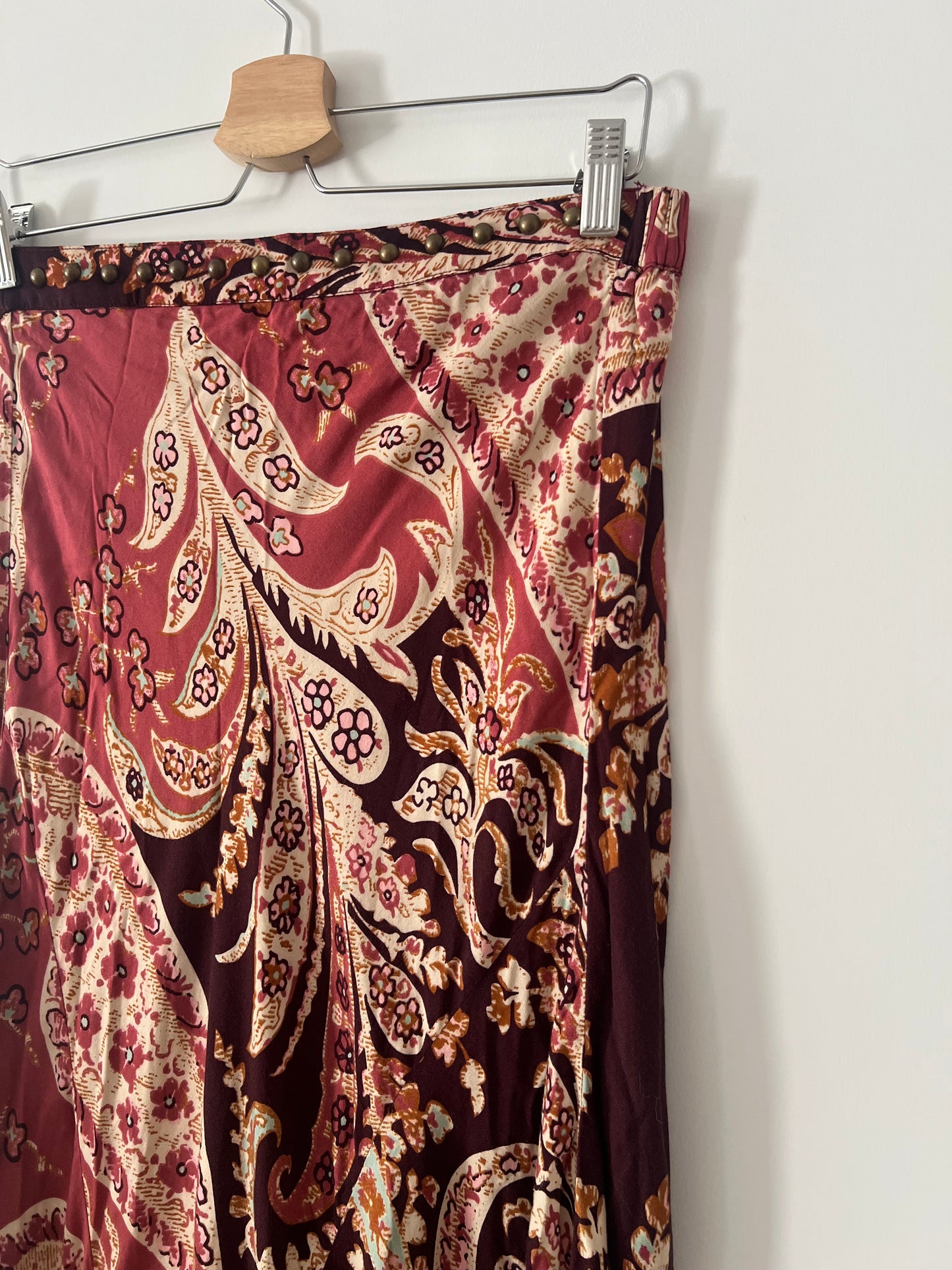 SFERA. Falda midi estampada