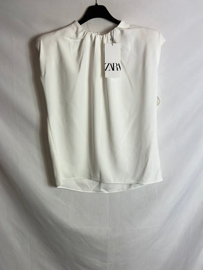 ZARA. Blusa blanca sin mangas hombreras. T S