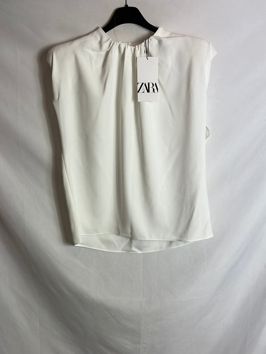 ZARA. Blusa blanca sin mangas hombreras. T S