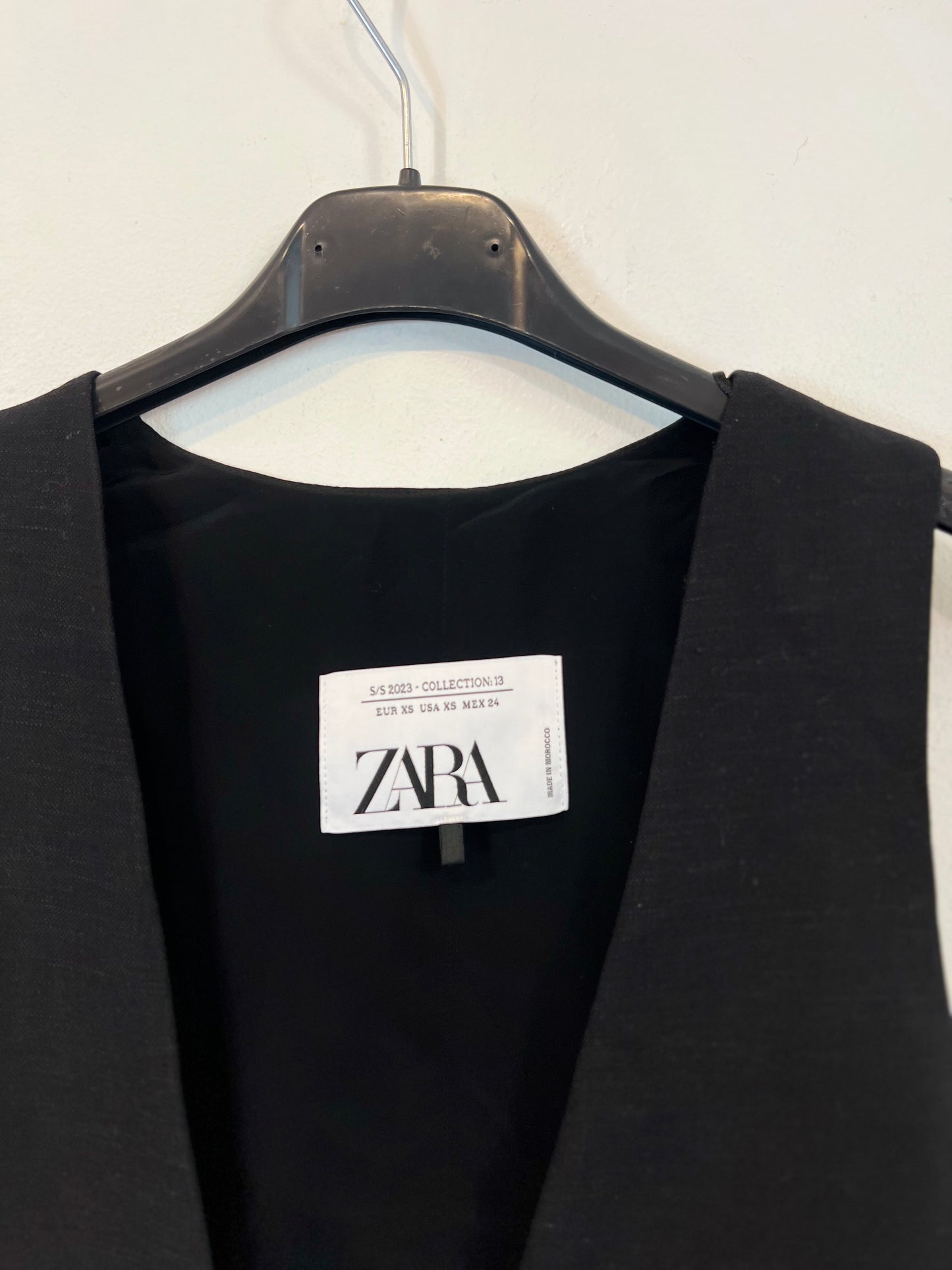 ZARA. Chaleco negro doble textura T.xs