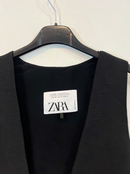 ZARA. Chaleco negro doble textura T.xs