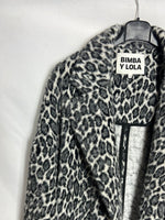 BIMBA Y LOLA. Abrigo textura animal print. TS