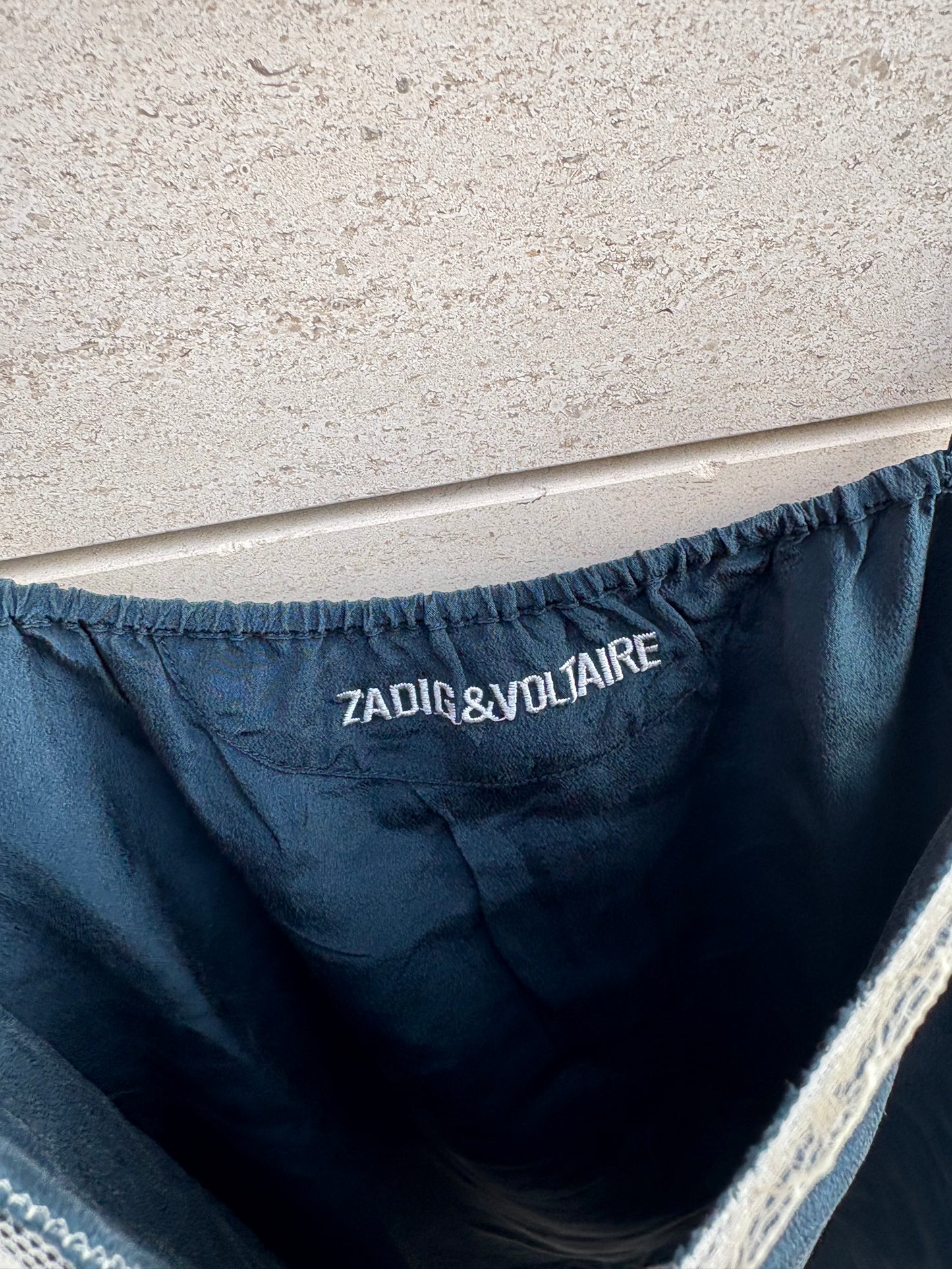ZADIG & VOLTAIRE. Top azul petróleo seda