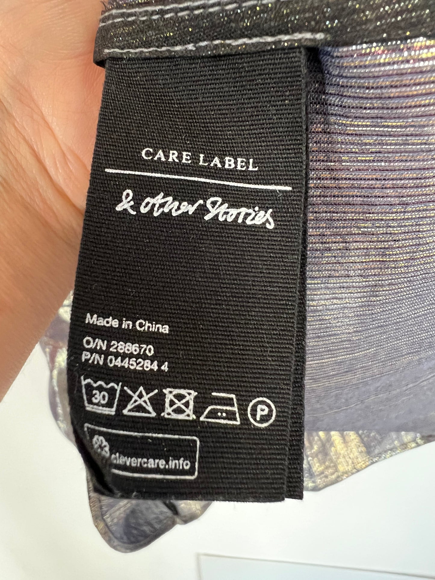 &OTHER STORIES. Blusa fluida plateada T.38