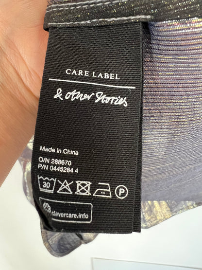 &OTHER STORIES. Blusa fluida plateada T.38