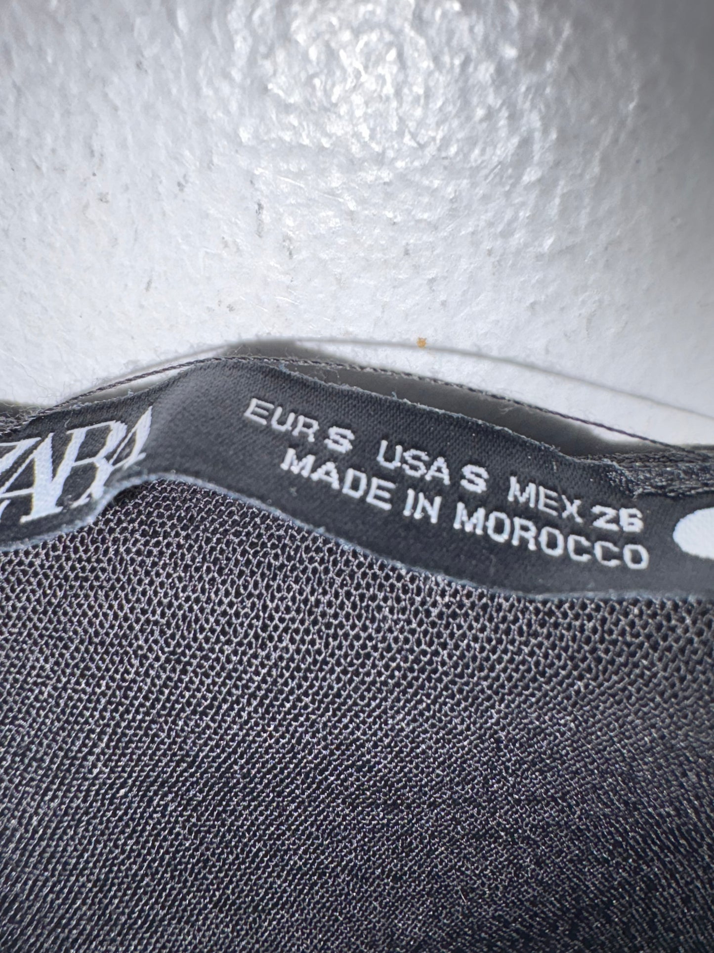 ZARA. Chaleco/vestido negro botones dorados