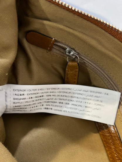 ADOLFO DOMINGUEZ. Cartera piel tachuelas