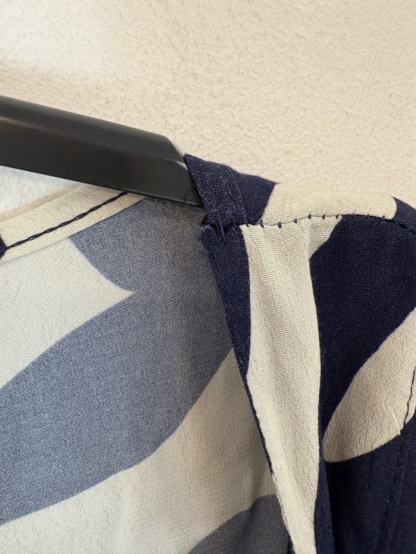 JUAN AVELLANEDA. Vestido largo estampado azules