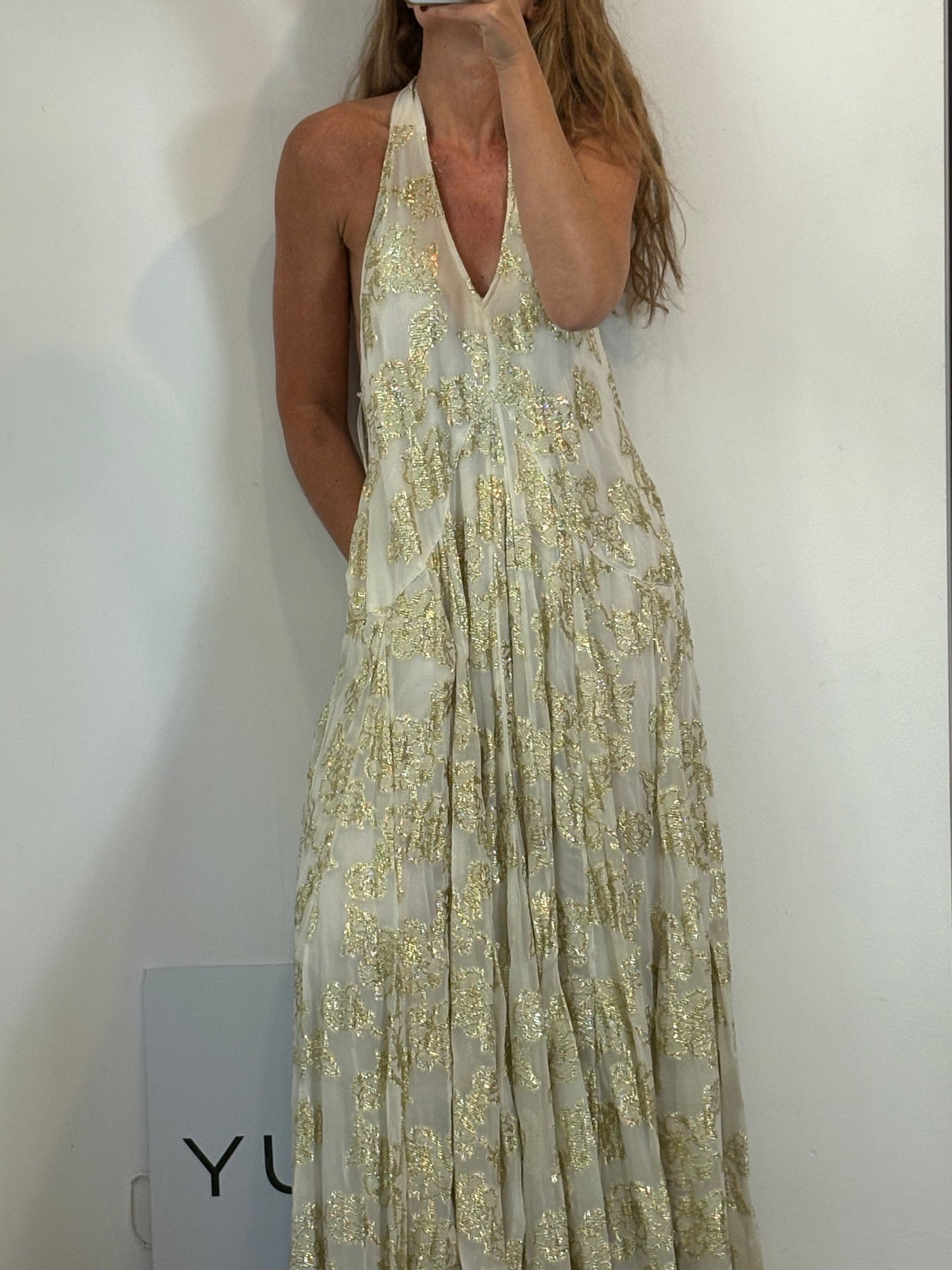 FREE PEOPLE. Vestido largo vaporoso hilos dorados