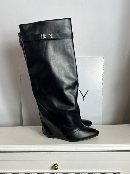 QUANTICLO. Botas altas plataforma . T 38