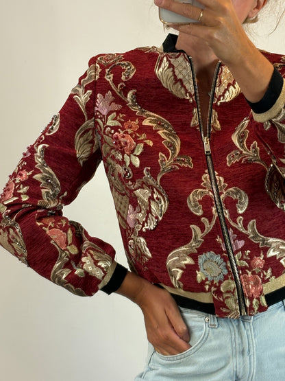 GUESS. Chaqueta burdeos detalles. T S