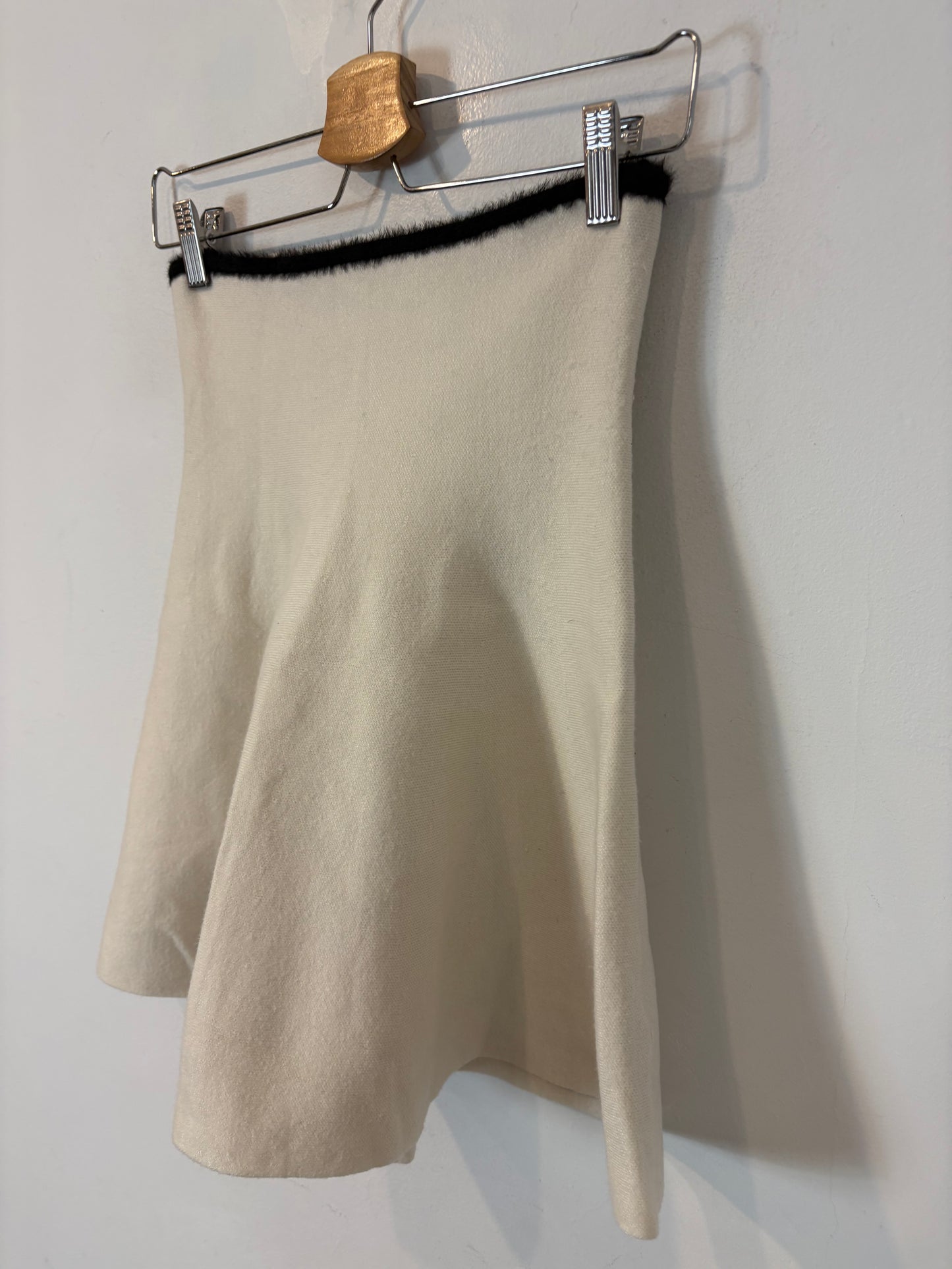 ZARA. Falda corta punto elástico