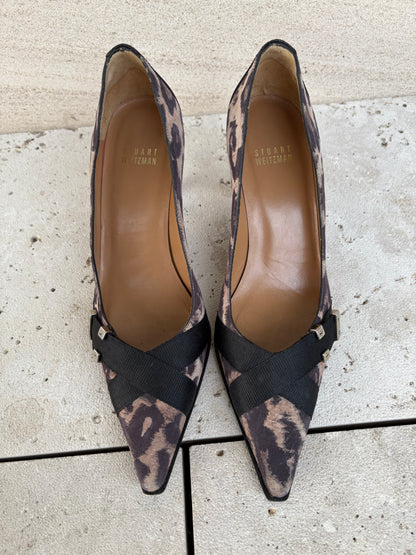 STUART WEITZMAN. Tacones piel animal print