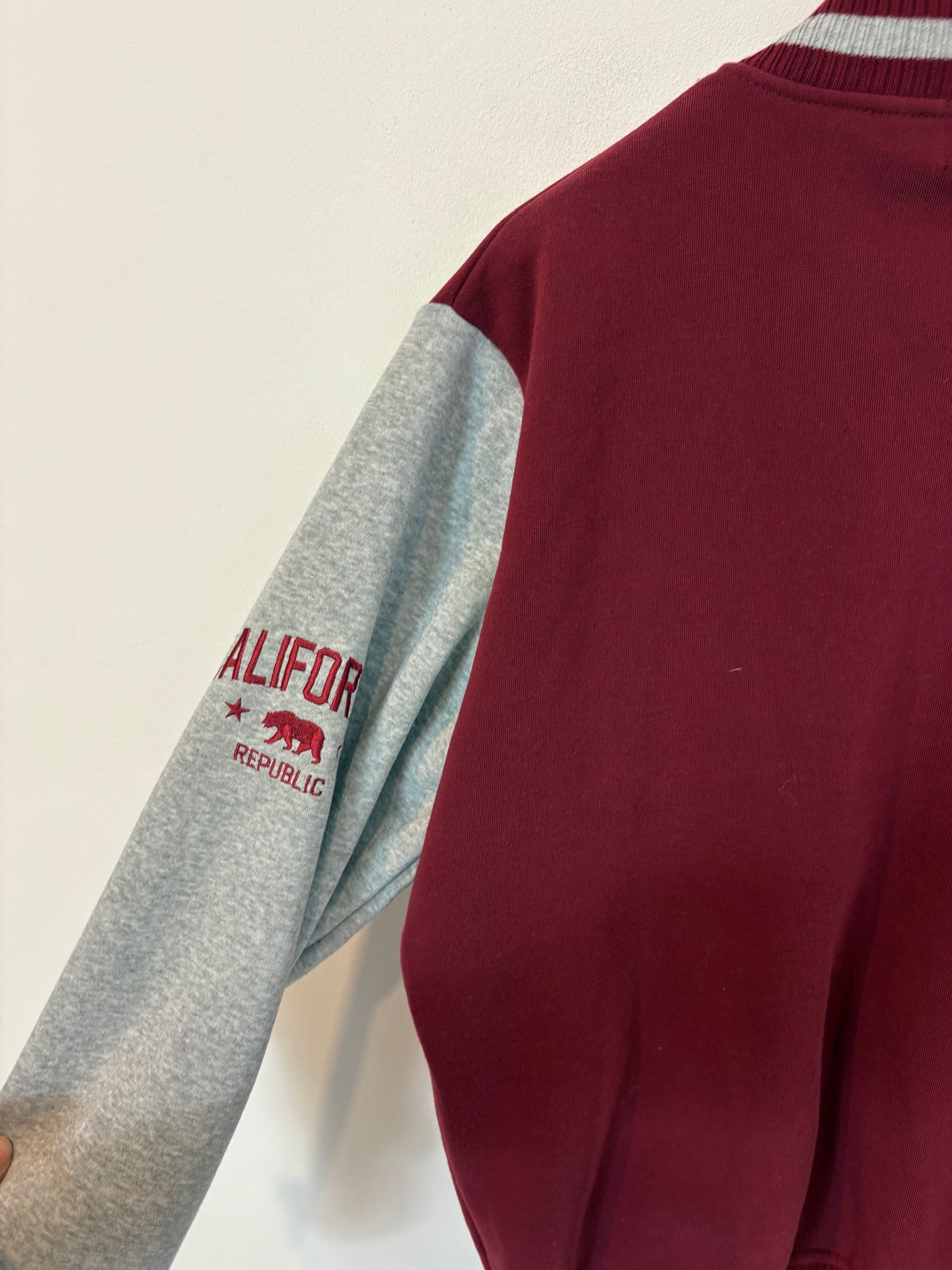 OCEAN BEACH. Chaqueta burdeos San Fracisco