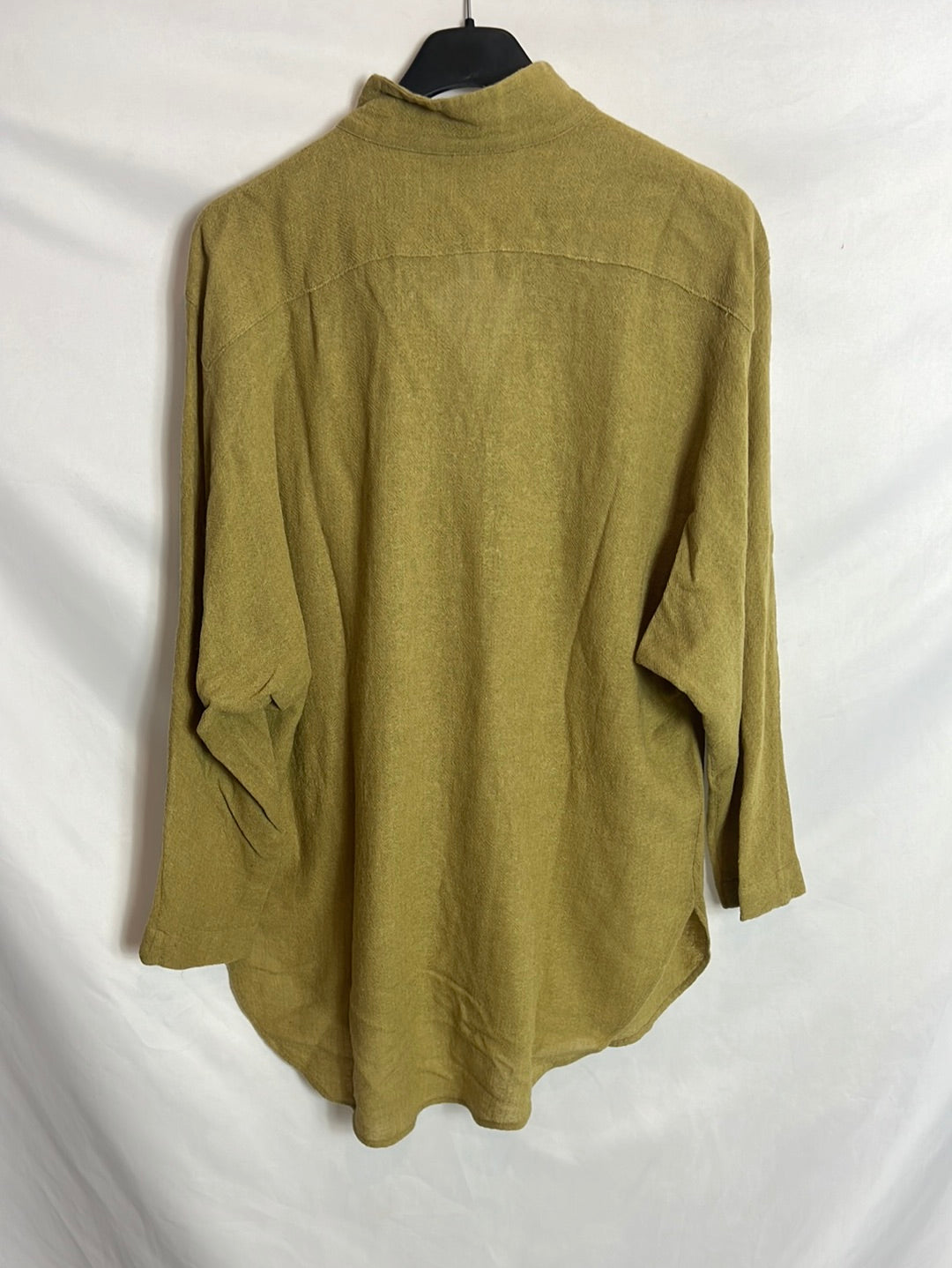 MASSIMO DUTTI. Blusa textura verde caqui. T XS