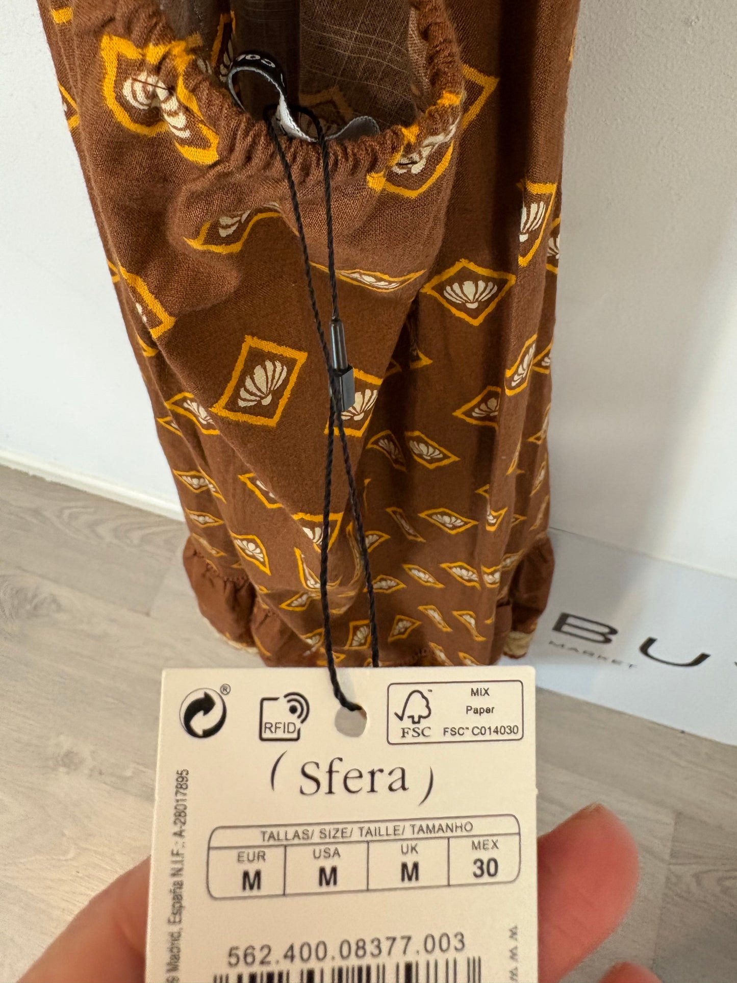 SFERA. Vestido largo estampado detalle espalda