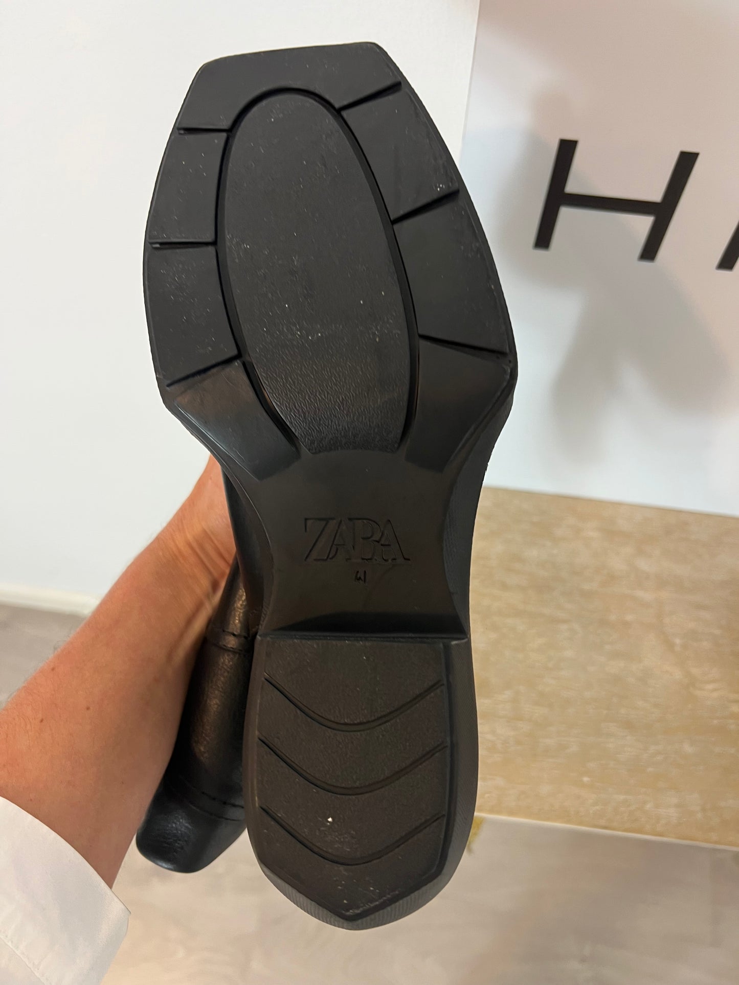 ZARA. Botas altas piel negras T.41