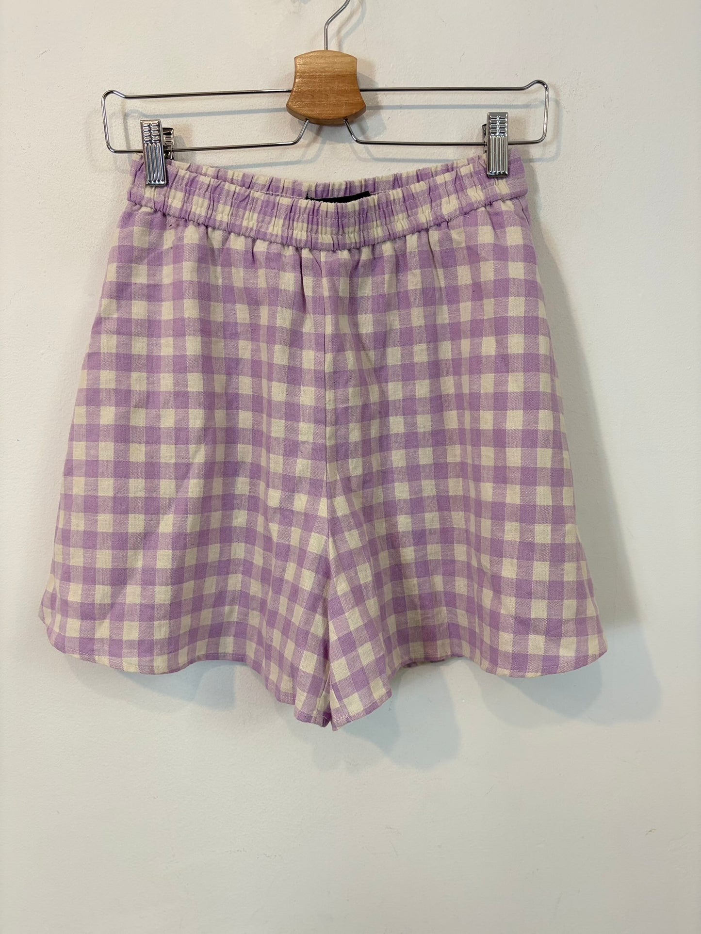 ZARA. Bermuda lino bolsillo en morado