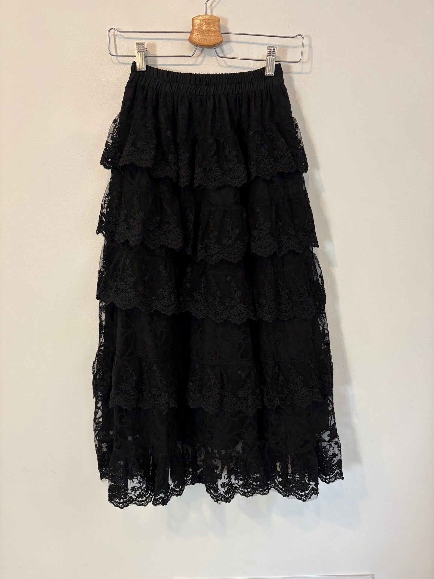 RICH RADI Q´S. Falda midi encaje volantes