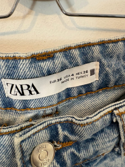 ZARA . Denim recto tiro medio