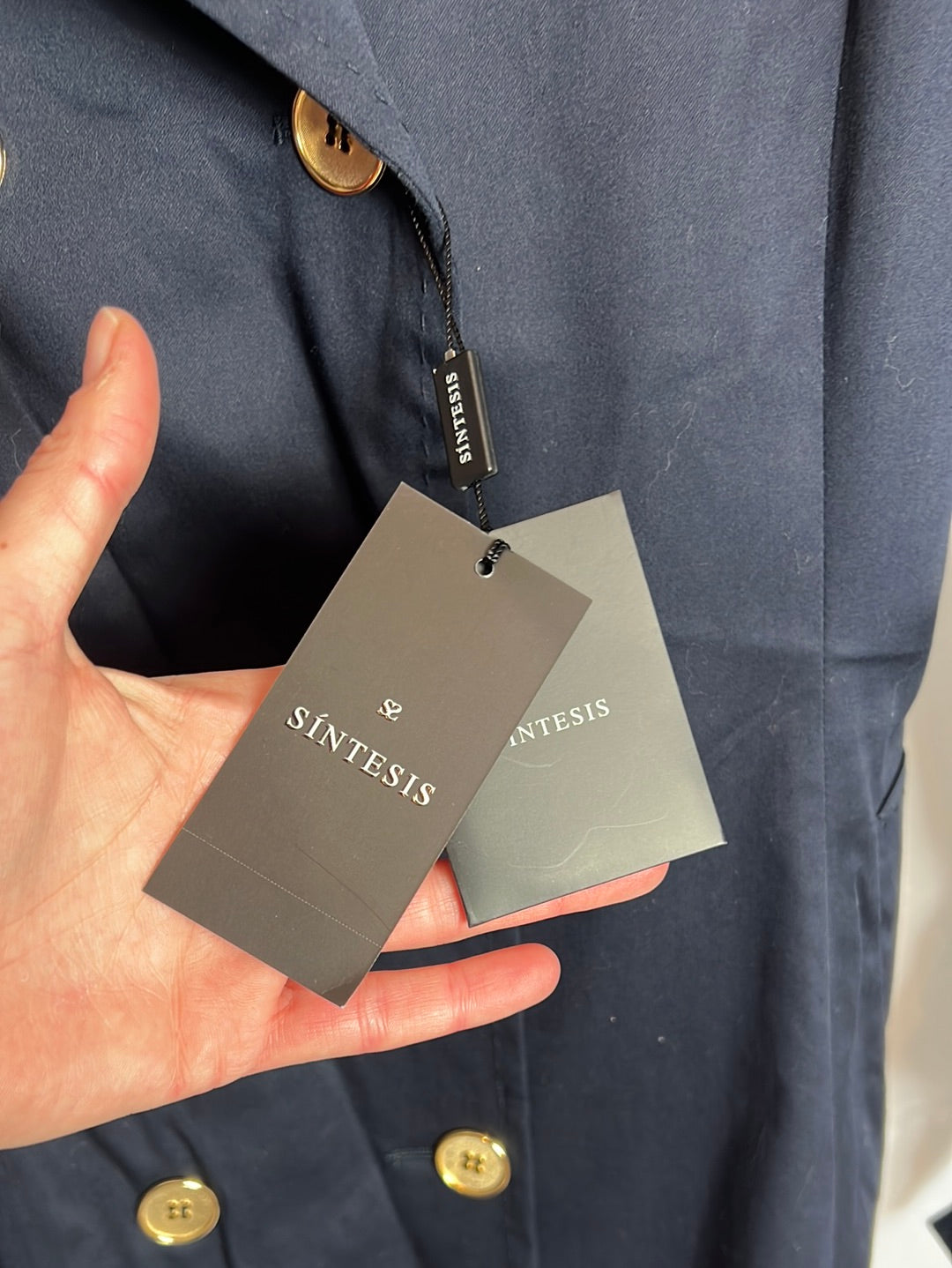 SYNTHESIS. Blue trench coat with gold buttons. Size 46