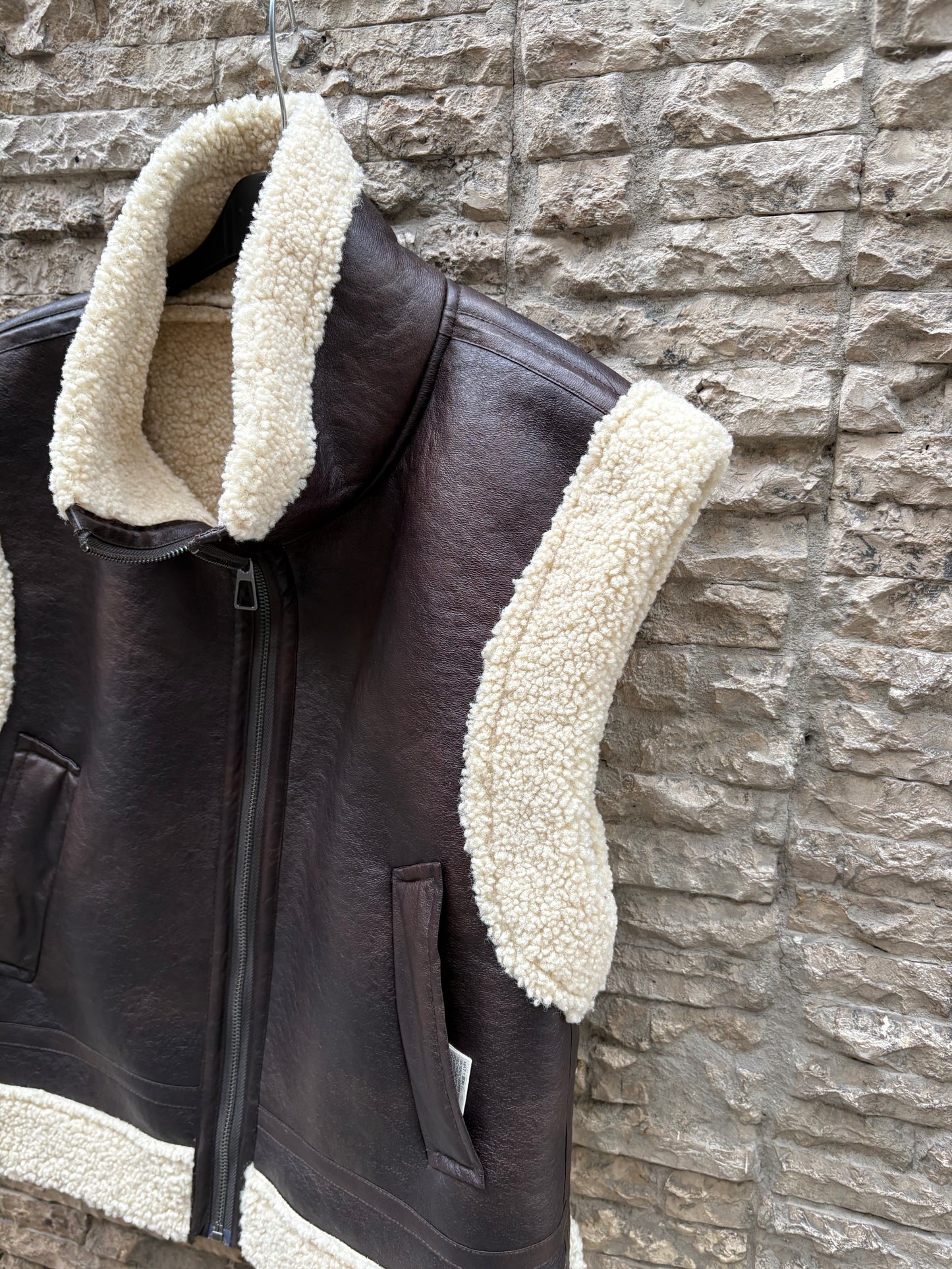 SUNCOO. Chaleco marrón borrego